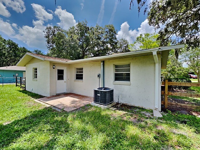 Building Photo - 39643 Meadowood Loop