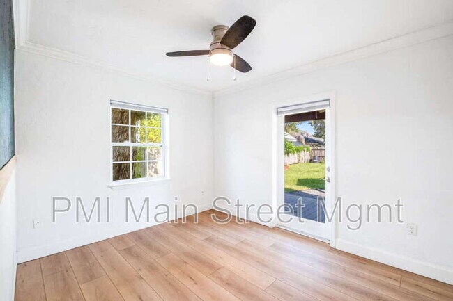 Building Photo - 707 Depugh St
