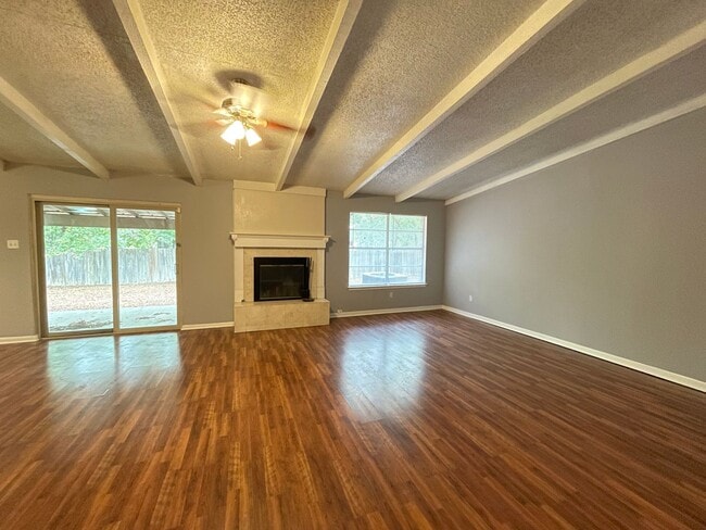 Building Photo - 1404 E Vardeman Ave