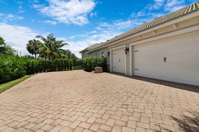 Building Photo - 5202 S Sterling Ranch Cir