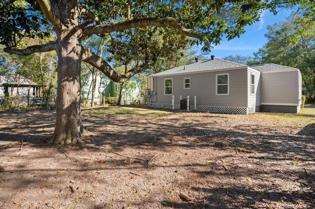 Building Photo - Spacious 2-Bedroom, 2-Bathroom Home in Savannah, GA