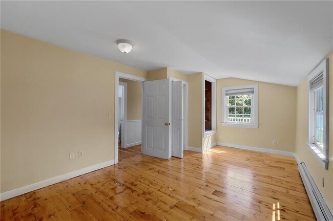 Building Photo - 225 Waldron Ave