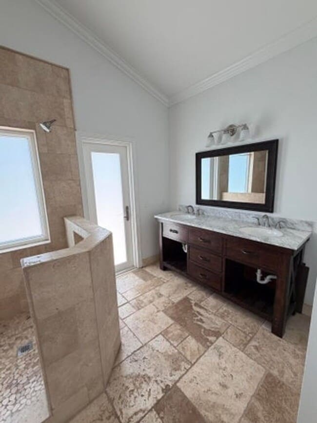 Building Photo - 10114 Hunt Club Ln