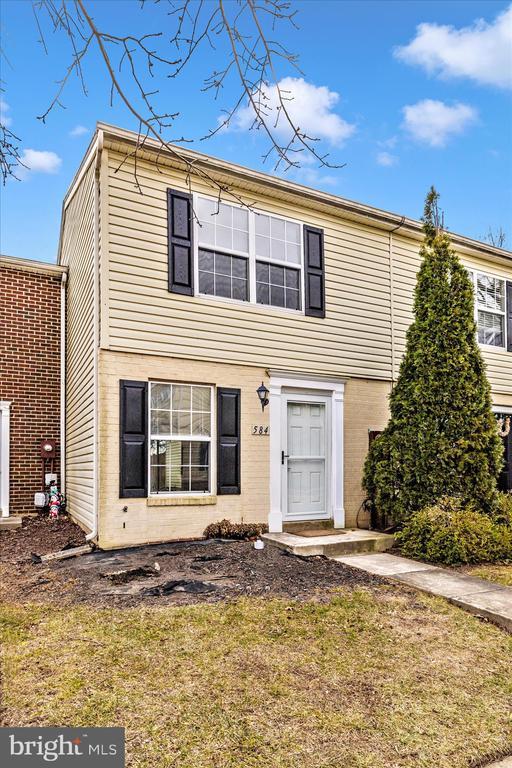 Building Photo - 584 Cotswold Ct