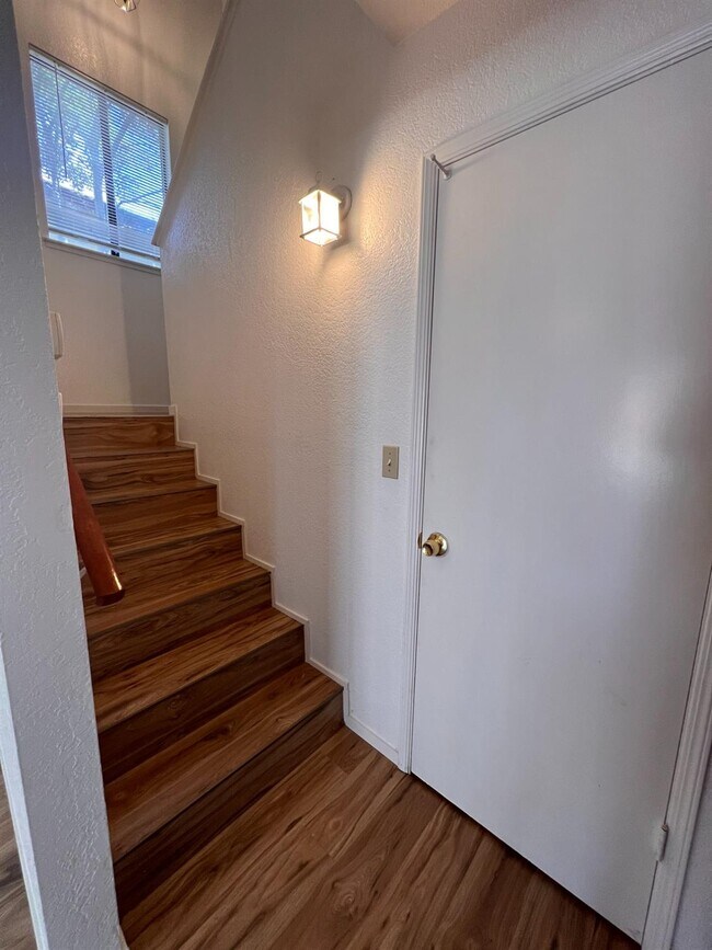 Building Photo - 479 E Alluvial Ave
