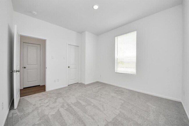 Building Photo - 2922 Mariner Island Dr