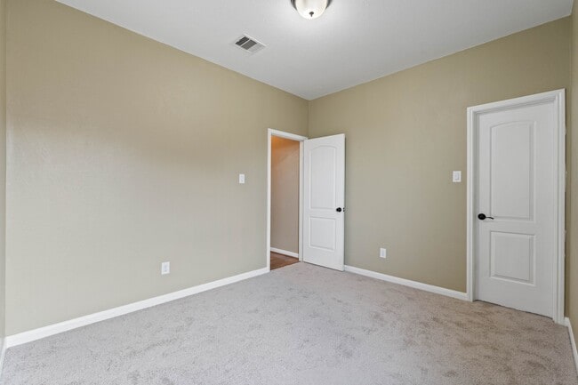 Building Photo - 18875 Maverick Ranch Rd E