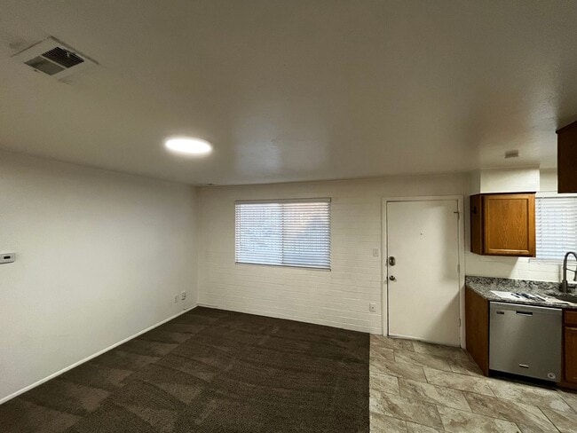 Building Photo - 265 E 200 N