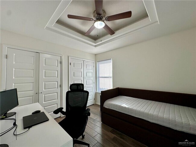 Building Photo - 18 Wolverine St