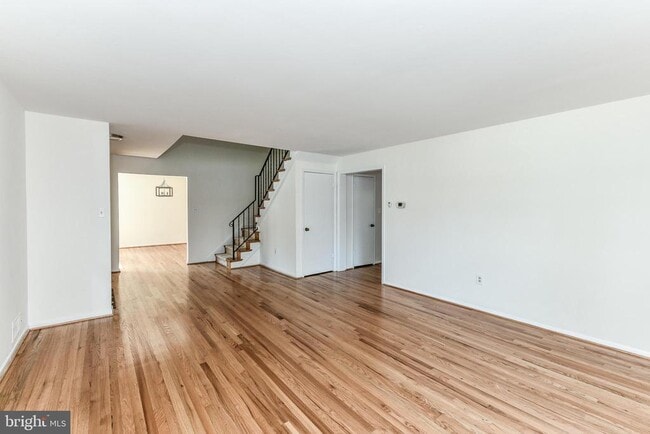 Building Photo - 5012 Sideburn Rd