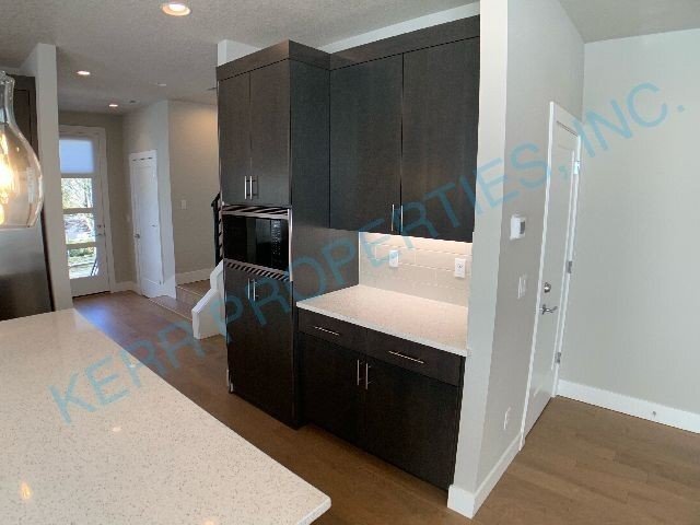 Building Photo - Spacious 3-Bed, 2.5-Bath Gem in Vibrant SE...