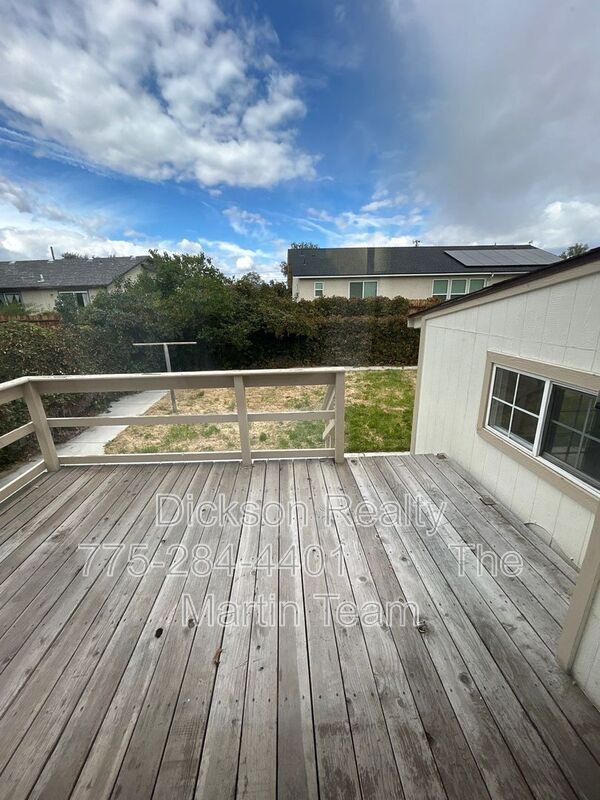 Building Photo - 306 E Quail St