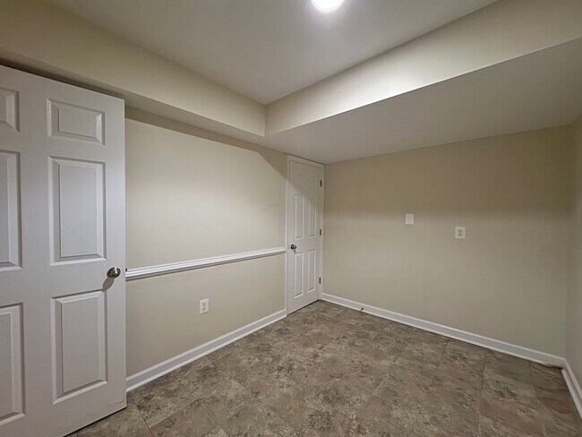 Building Photo - Spacious And Elegant 4 Bed 3 Bath Home Wit...