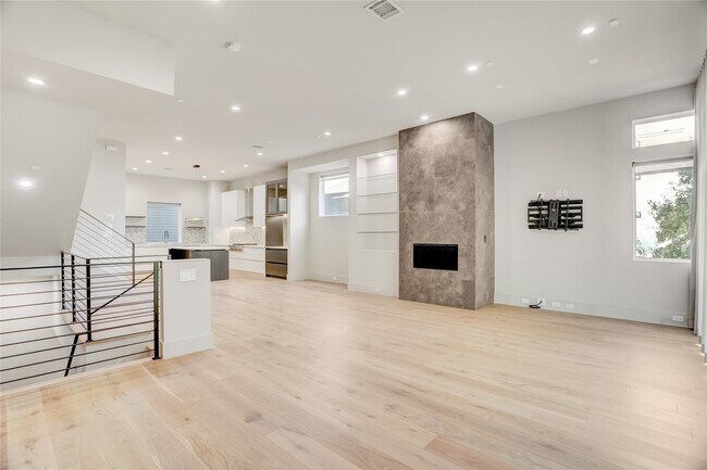 Building Photo - 1116 Peden St