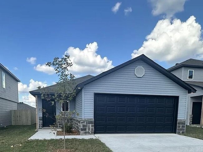 Primary Photo - 10417 Marilyn Dr