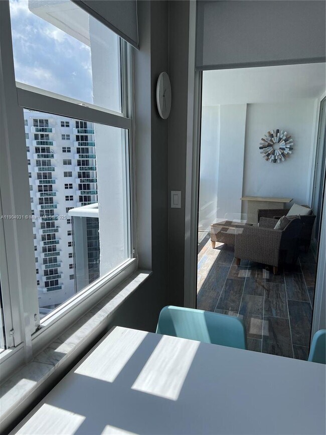 Building Photo - 2751 S Ocean Dr