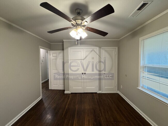 Building Photo - 4572 Verne Rd
