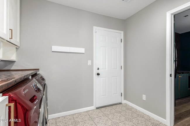 Building Photo - 4912 E Friess Dr