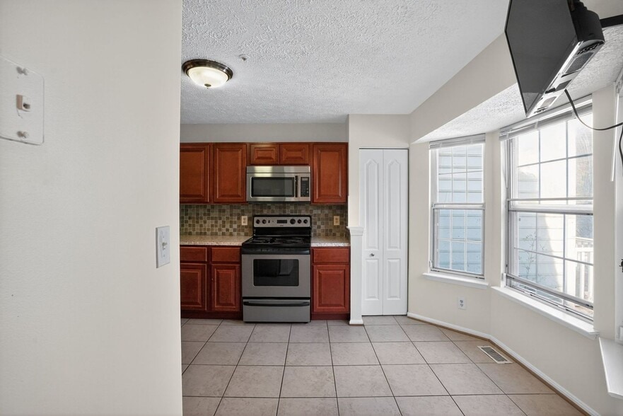 Building Photo - 3306 Brookshire Ct