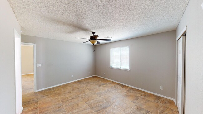 Building Photo - 14336 Desert Sage Dr