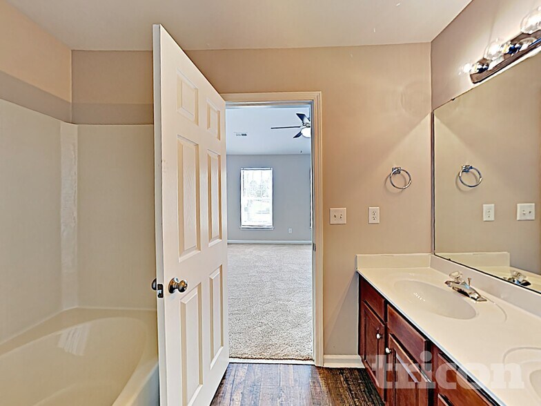 Building Photo - 8716 Rozumny Dr