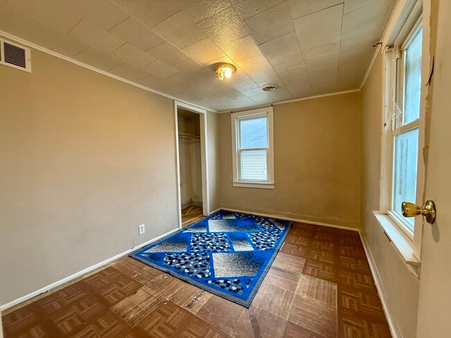 Building Photo - 723 Richards St