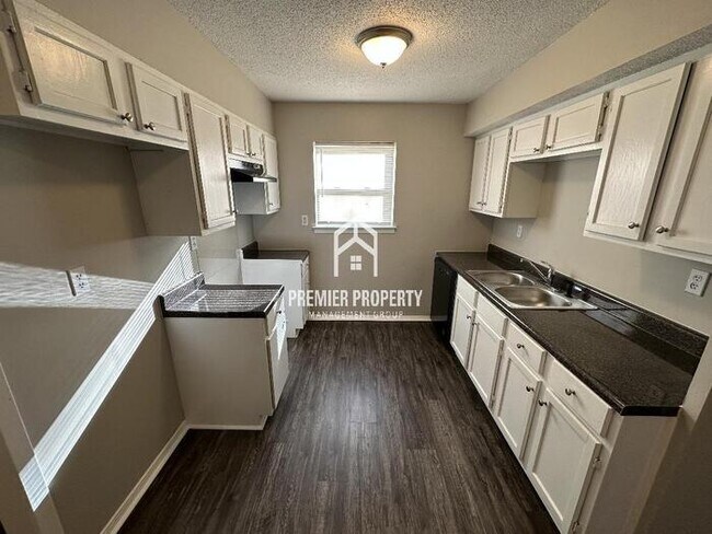 Building Photo - 6313 Leamont Dr