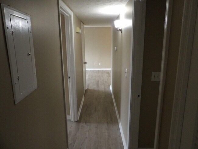 Building Photo - 140 Landings Dr