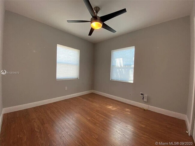 Building Photo - 2631 SW 30th Ct