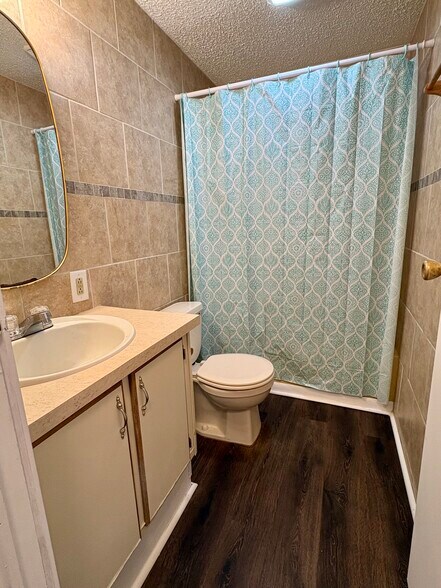 Second bathroom - 11677 US Highway 31