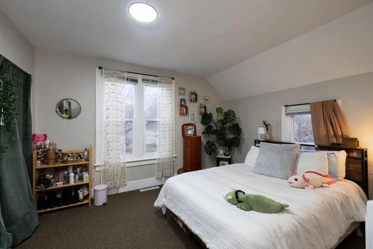 Building Photo - 1204 5th Ave S