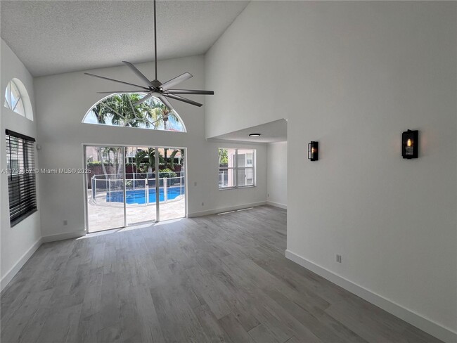 Building Photo - 725 NW 156th Ave