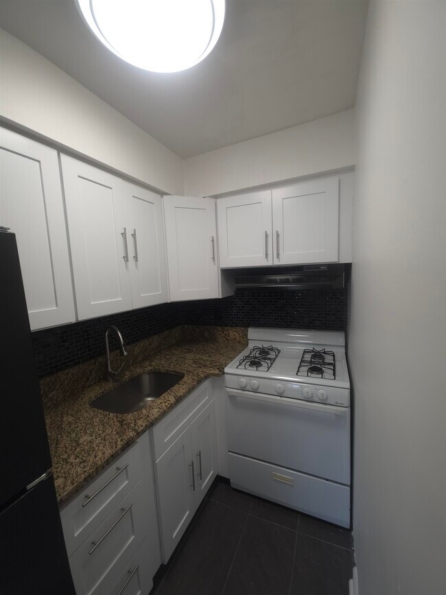 Building Photo - 4325 Meadowview Ave