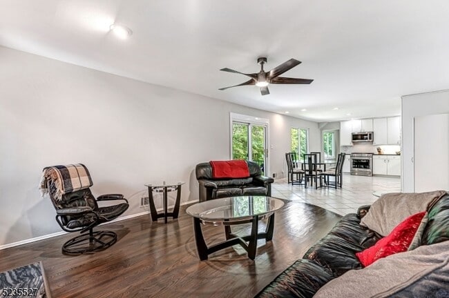 Building Photo - 33 Highmount Ave