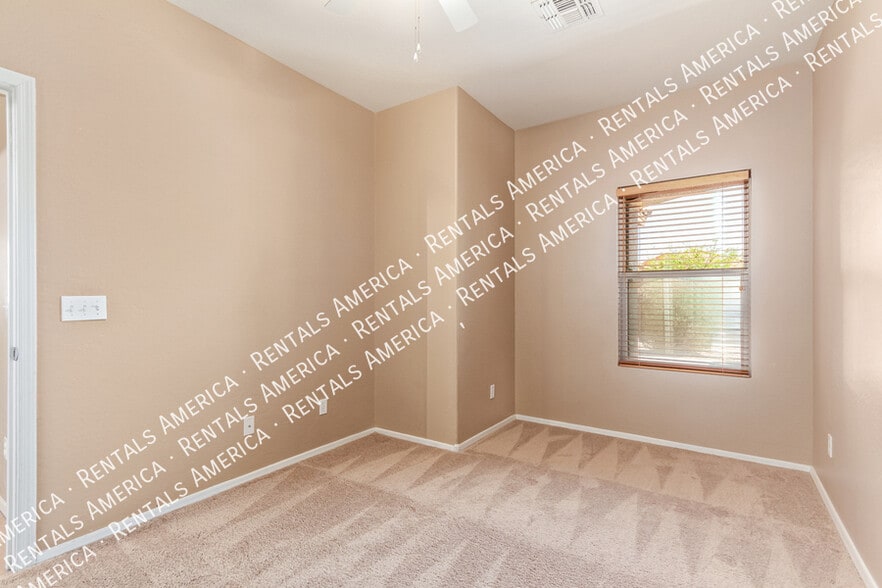 Building Photo - 664 W Silver Reef Ct