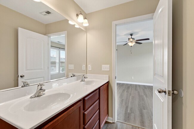 Building Photo - 4490 Middletown Dr