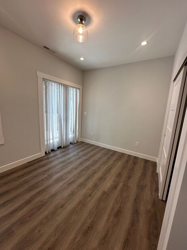 Building Photo - Modern 2-Bedroom Oasis with Expansive Deck...