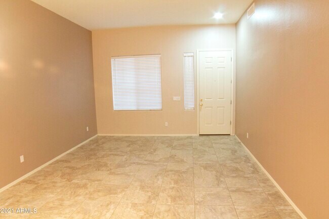 Building Photo - 2732 E Canyon Creek Dr