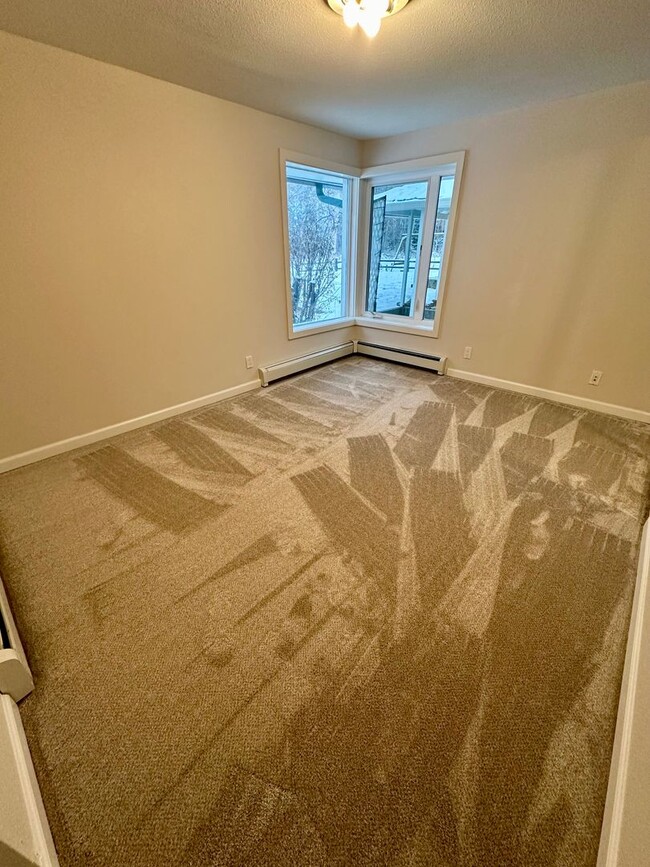 Building Photo - 3 Bedroom Home in Fairbanks for Rent!