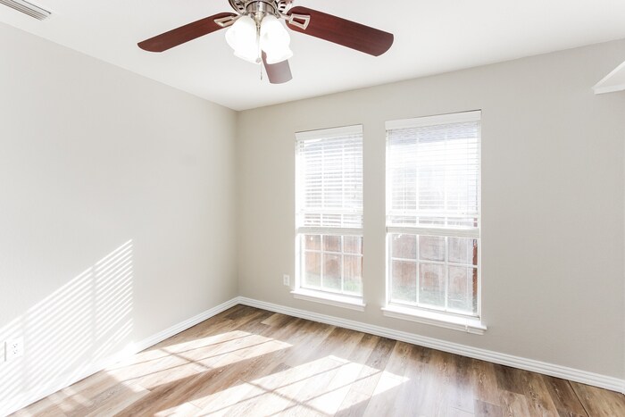 Building Photo - 6618 Coral Ln