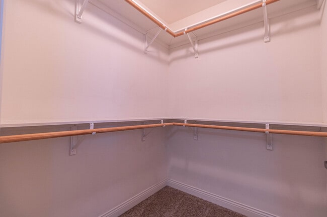 Building Photo - 2705 Iron Gate Dr