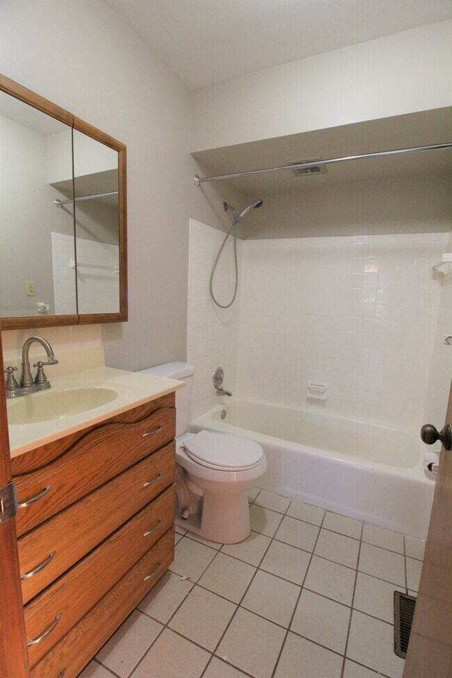 Building Photo - LOWER PRICE! $1500 - 2 bedroom home w/ fenced backyard