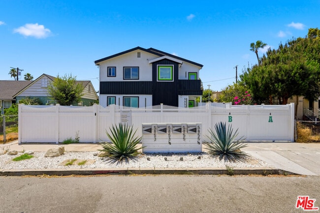 Building Photo - 5855 Vineland Ave