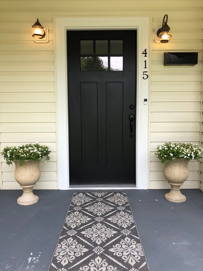 Building Photo - 415 Ogburn St