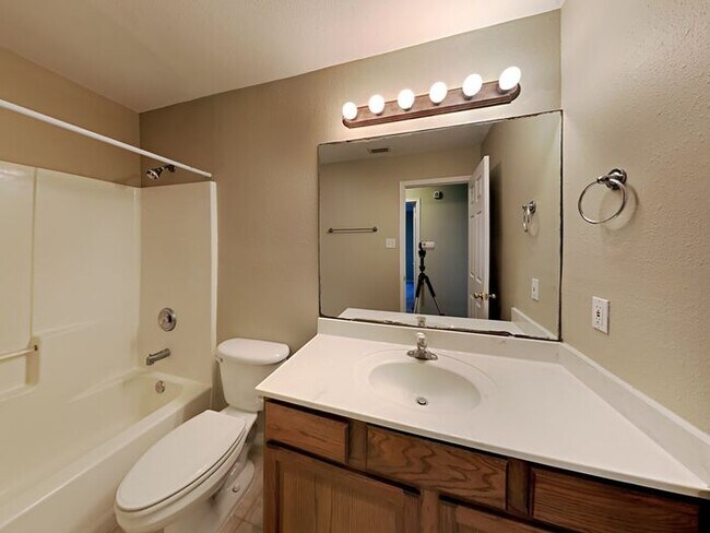 Building Photo - *No Application Fee*