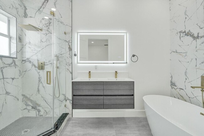 Building Photo - 1215 W Las Olas Blvd