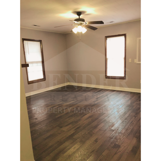 Building Photo - QUAINT, COZY SPACE