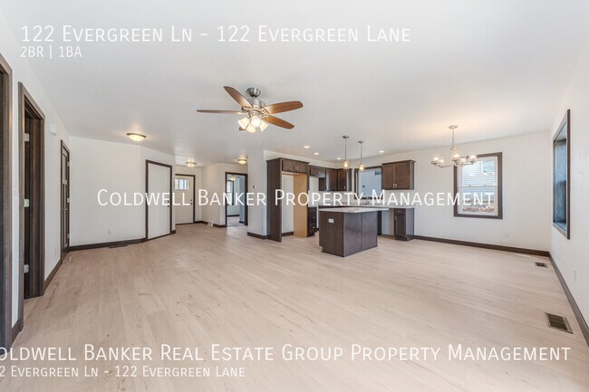 Building Photo - 122 Evergreen Ln