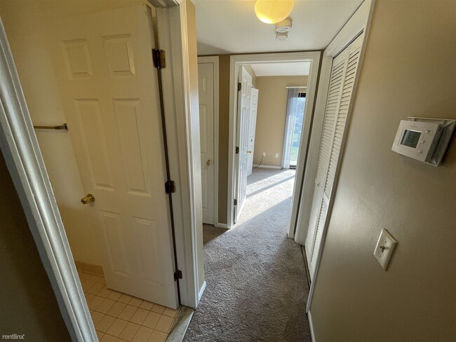 Building Photo - 2 br, 1 bath Condo - Martin Orchards Condo...