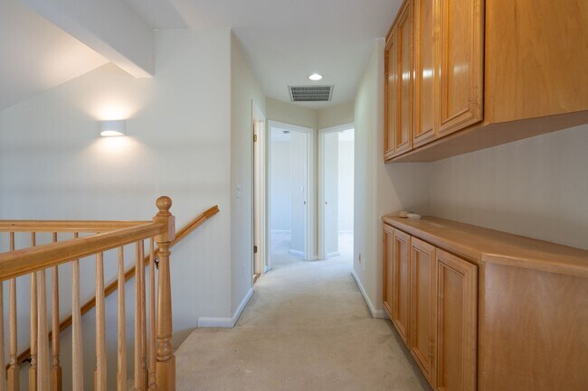 Building Photo - ***Exceptional 3BR/2.5BA Residence in Prime *** San Leandro Location